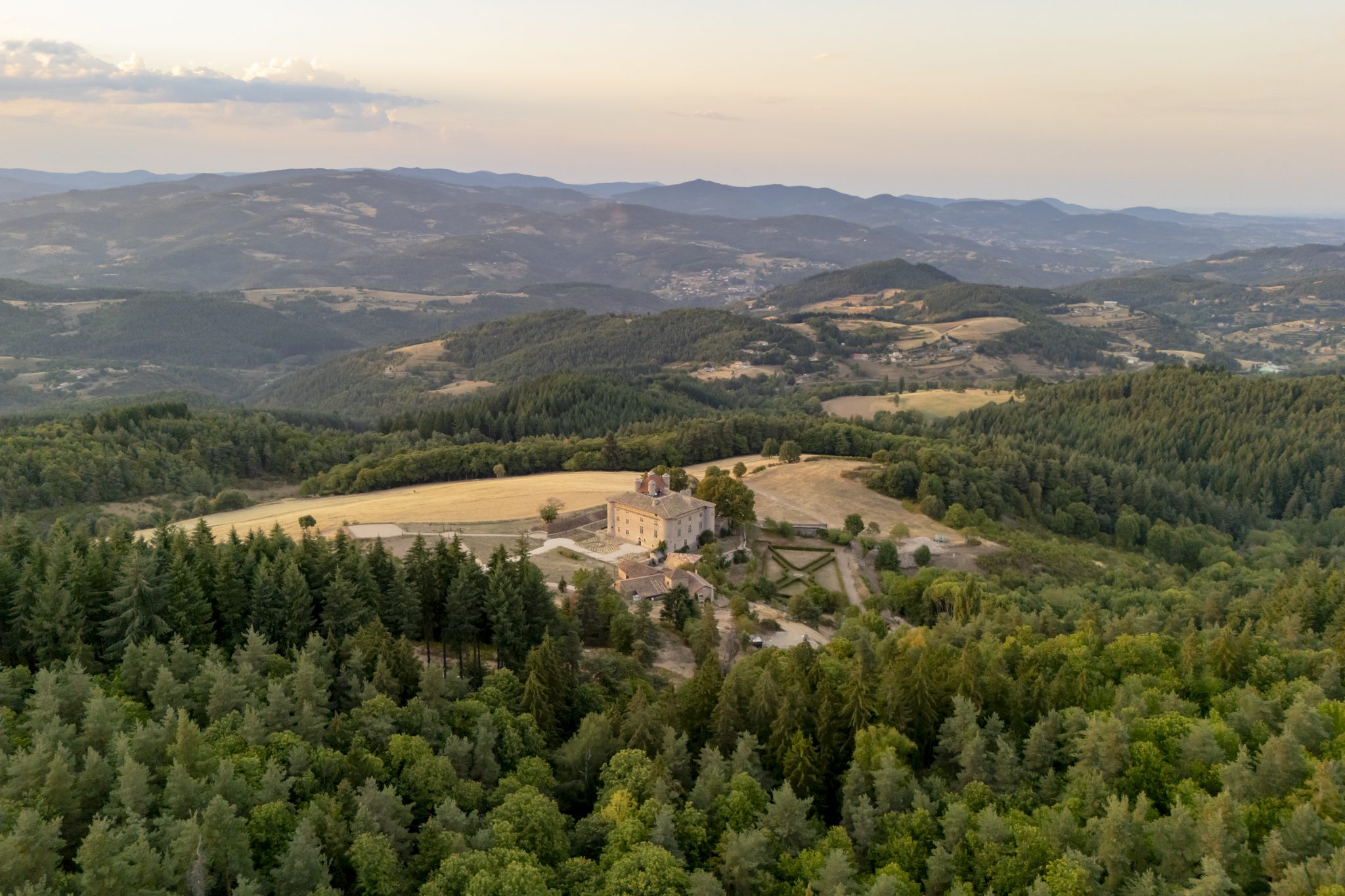 Les monts d'Ardèche autour du domaine