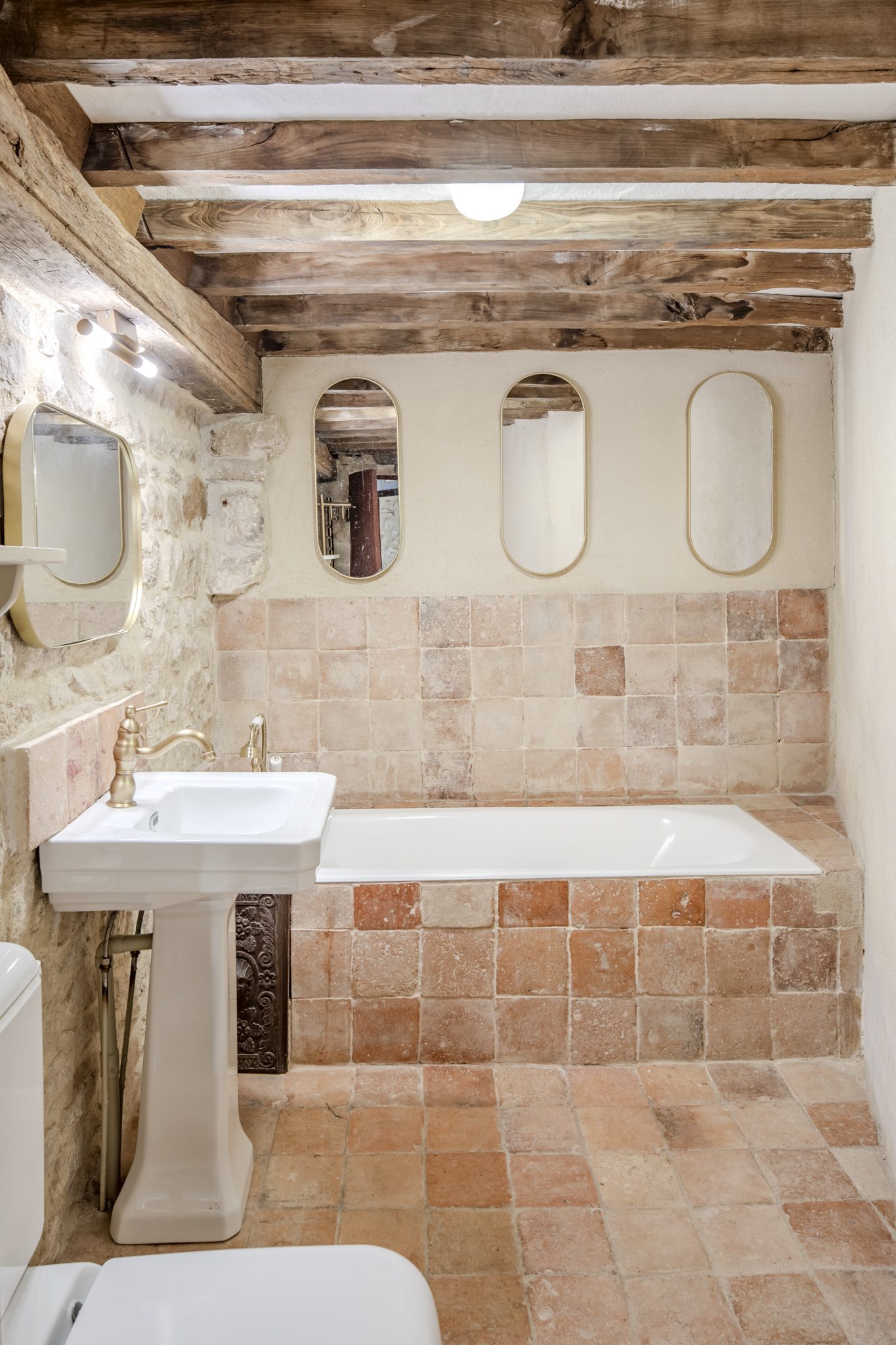 Salle de bains en pierre de taille